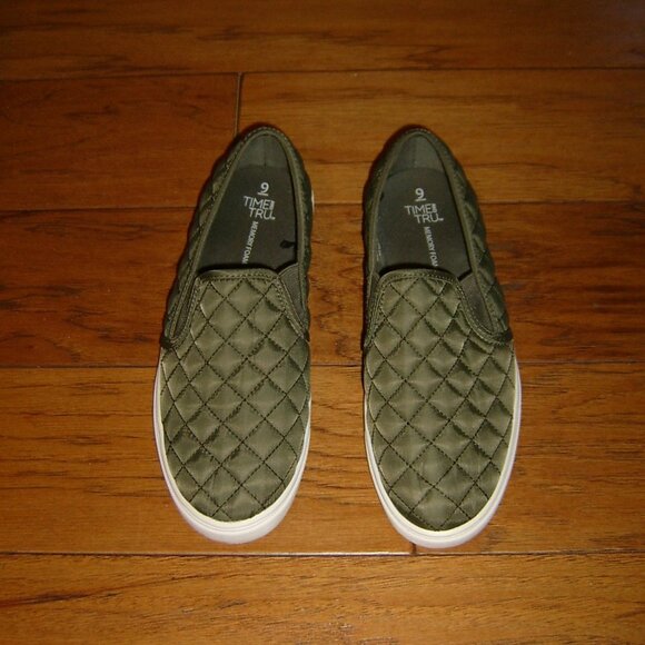 Women's Olive Green Slip On Shoes, Size 9 - Picture 1 of 4